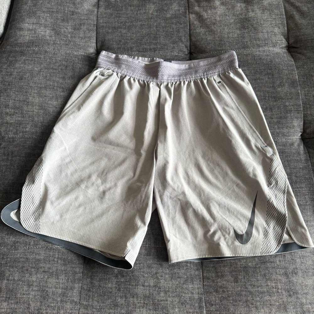 Nike Men's Flex Vent Light Gray Dri-FIT Athletic Shorts